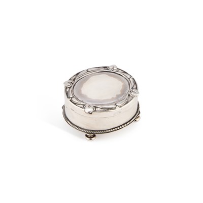 Lot 273 - AN ARTS AND CRAFTS SILVER TRINKET BOX