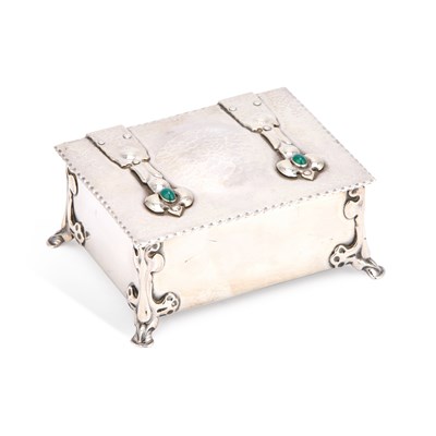 Lot 344 - AN ARTS AND CRAFTS SILVER BOX