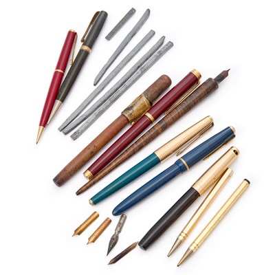 Lot 677 - A GROUP OF FOUNTAIN PENS, BALLPOINT PENS AND NIBS