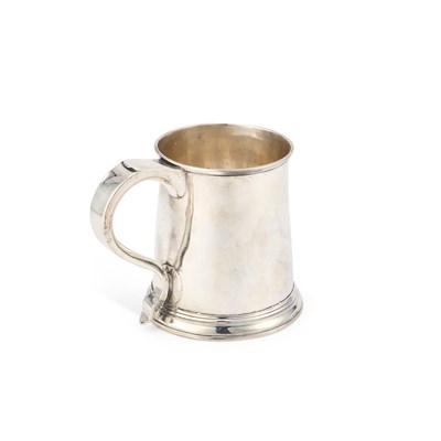 Lot 522 - A GEORGE II SILVER MUG