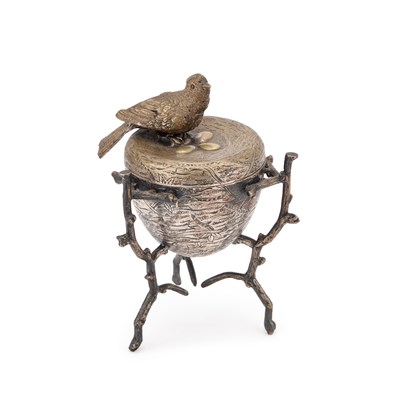 Lot 159 - A VICTORIAN SILVER-PLATED BOX