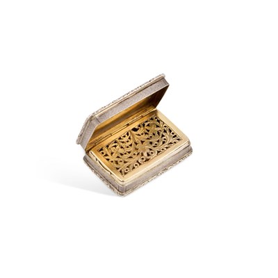 Lot 426 - AN EARLY VICTORIAN SILVER CASTLE-TOP VINAIGRETTE