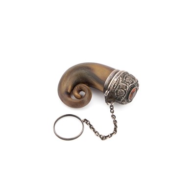 Lot 213 - A 19TH CENTURY SCOTTISH SILVER-MOUNTED HORN MINIATURE SNUFF MULL