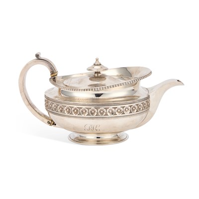 Lot 590 - A FINE GEORGE III SILVER TEAPOT