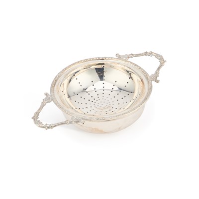 Lot 292 - AN ELIZABETH II SILVER TEA STRAINER ON STAND