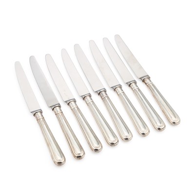 Lot 258 - A SET OF EIGHT ELIZABETH II SILVER-HANDLED KNIVES