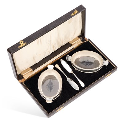 Lot 349 - A PAIR OF GEORGE VI SILVER AND FROSTED GLASS BUTTER DISHES