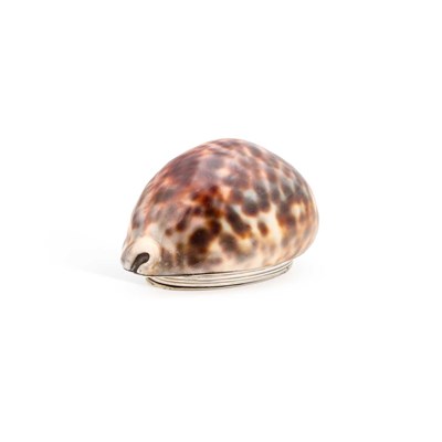 Lot 209 - A GEORGE III SCOTTISH PROVINCIAL SILVER COWRIE SHELL SNUFF BOX
