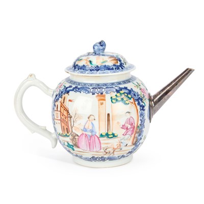 Lot 474 - AN 18TH CENTURY CHINESE FAMILLE ROSE 'MANDARIN' TEAPOT