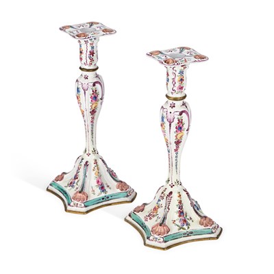 Lot 912 - A PAIR OF ENGLISH ENAMEL TABLE CANDLESTICKS