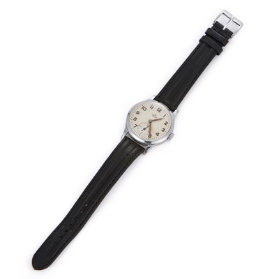 Lot 710 - A GENTS SMITHS DELUXE STRAP WATCH
