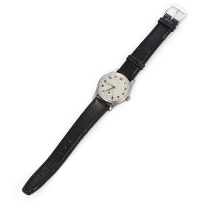 Lot 721 - A GENTS SMITHS STRAP WATCH