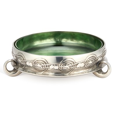Lot 131 - ARCHIBALD KNOX (1864-1933) FOR LIBERTY & CO, A LARGE TUDRIC PEWTER BOWL