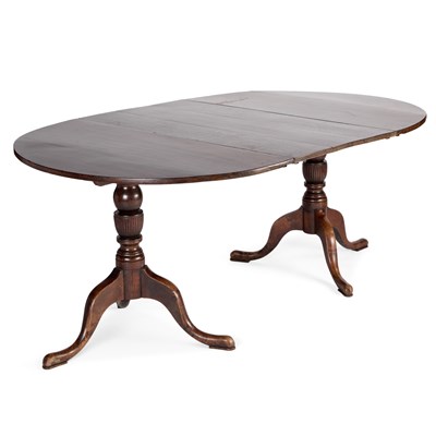 Lot 1179 - AN OAK TWIN-PEDESTAL DINING TABLE