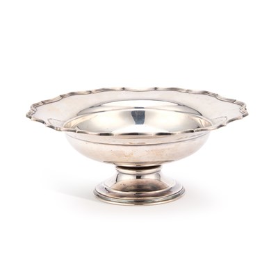 Lot 521 - A GEORGE V SILVER FRUIT DISH