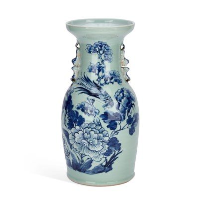 Lot 626 - A LARGE CHINESE BLUE AND WHITE BALUSTER VASE