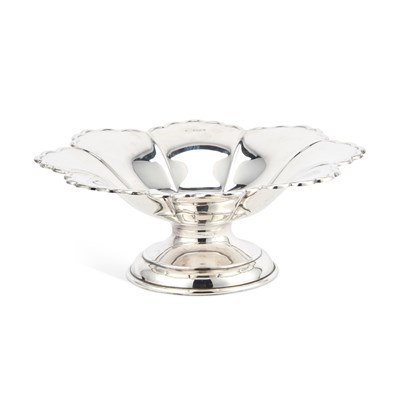 Lot 529 - A GEORGE V SILVER COMPORT