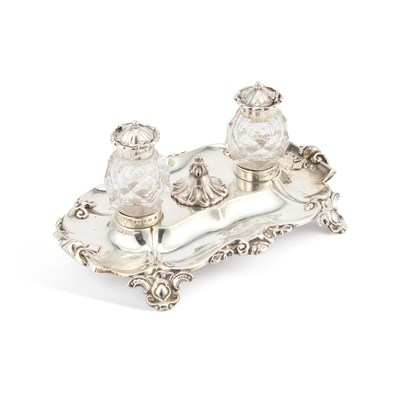 Lot 549 - A VICTORIAN SILVER INKSTAND