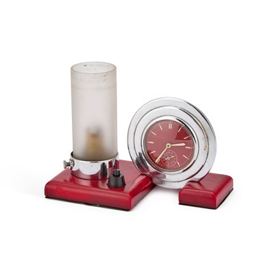 Lot 804 - AN ART DECO CHERRY AMBER BAKELITE AND CHROME COMBINATION DESK CLOCK AND LAMP