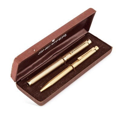 Lot 921 - A SHEAFFER GOLD-PLATED FOUNTAIN PEN AND BALLPOINT PEN