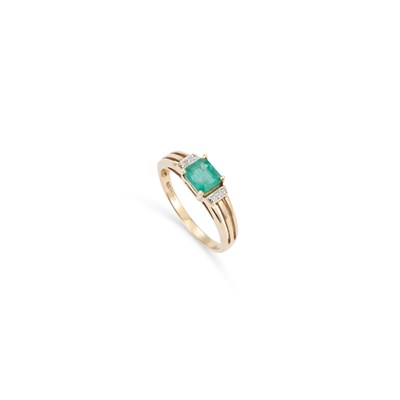 Lot 803 - A 9 CARAT GOLD EMERALD AND DIAMOND RING