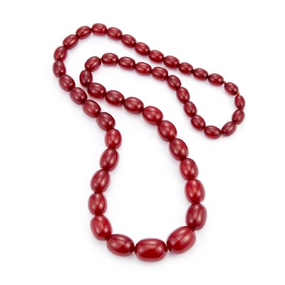 Lot 741 - A CHERRY AMBER BAKELITE BEAD NECKLACE