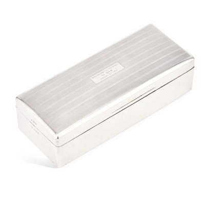 Lot 278 - A LARGE GEORGE V SILVER CIGAR BOX
