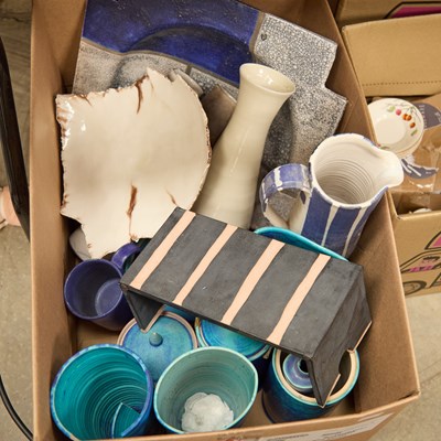 Lot 11 - A BOX OF STUDIO POTTERY