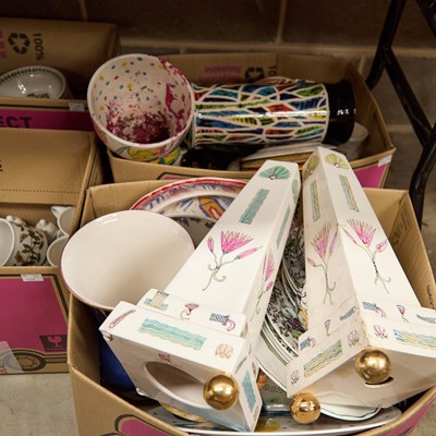 Lot 13 - TWO BOXES OF CONTEMPORARY CERAMICS