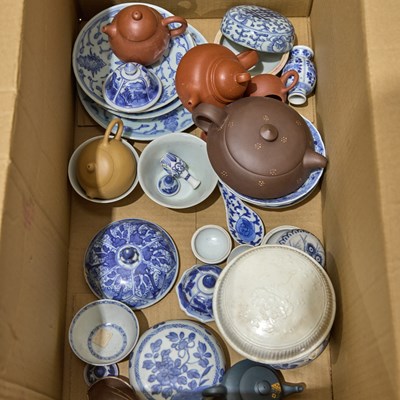 Lot 19 - A BOX OF CHINESE CERAMICS