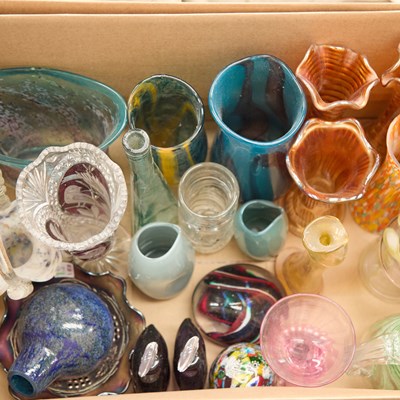 Lot 30 - A BOX OF ART GLASS