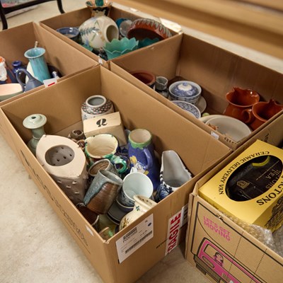 Lot 33 - FIVE BOXES OF CERAMICS