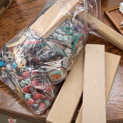 Lot 222 - A COLLECTION OF COSTUME JEWELLERY AND WATCHES