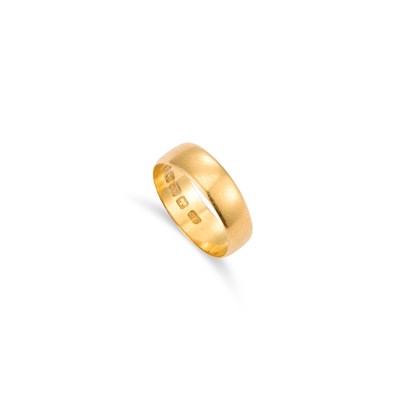 Lot 736 - A 22 CARAT GOLD BAND RING