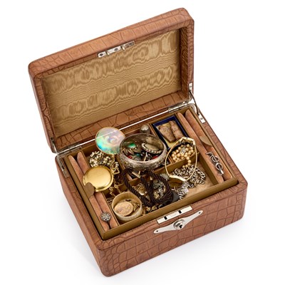 Lot 779 - A COLLECTION OF ANTIQUE AND VINTAGE SILVER JEWELLERY AND COSTUME JEWELLERY