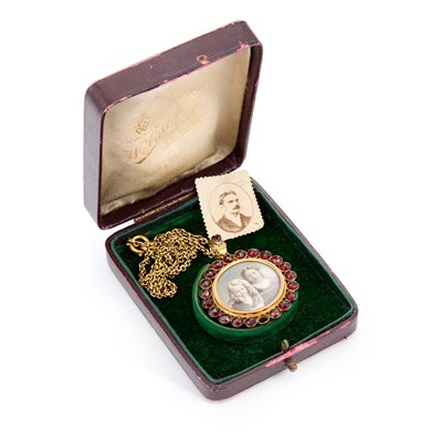 Lot 891 - A VICTORIAN GARNET DOUBLE PHOTOGRAPHIC LOCKET PENDANT ON CHAIN