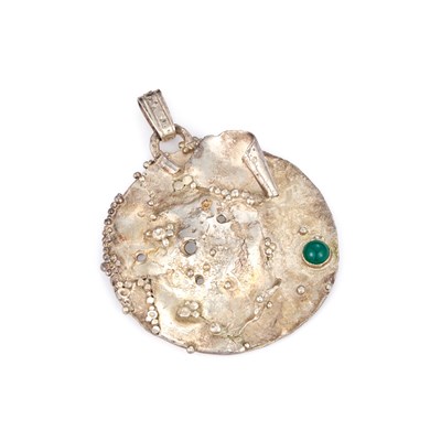 Lot 851 - A MICHAEL ALLEN BOLTON SILVER PENDANT