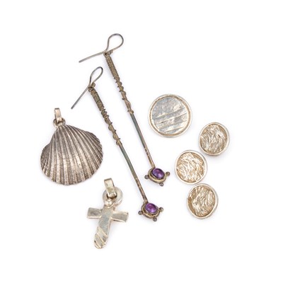 Lot 823 - A GROUP OF MICHAEL ALLEN BOLTON JEWELLERY AND BUTTONS