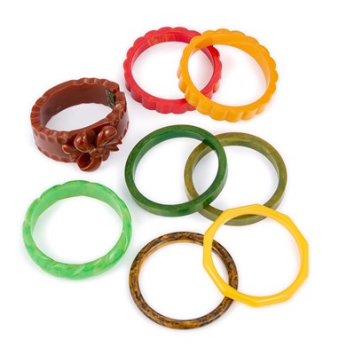 Lot 721 - A COLLECTION OF BAKELITE BANGLES