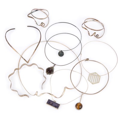 Lot 745 - A GROUP OF SILVER JEWELLERY