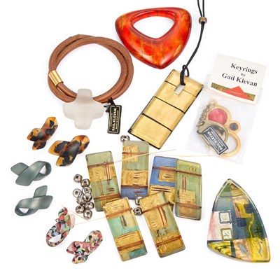 Lot 767 - A GROUP OF GAIL KLEVAN JEWELLERY