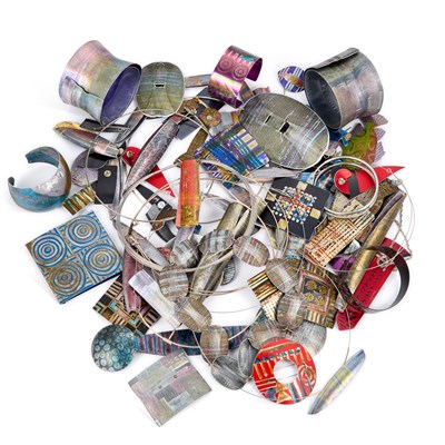 Lot 755 - A COLLECTION OF ANODISED ALUMINIUM JEWELLERY