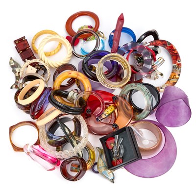Lot 740 - A COLLECTION OF JEWELLERY