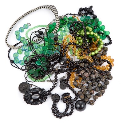 Lot 737 - A GROUP OF JEWELLERY