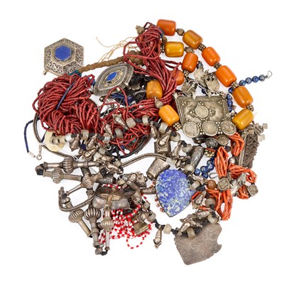 Lot 884 - A GROUP OF TRIBAL AND ETHNIC JEWELLERY
