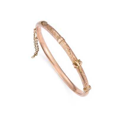 Lot 881 - A VICTORIAN FOLIATE ENGRAVED HINGE OPENING BUCKLE BANGLE
