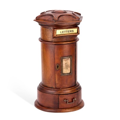 Lot 920 - A COUNTRY HOUSE STYLE MAHOGANY PILLAR LETTER BOX