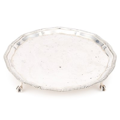 Lot 487 - A GEORGE V SILVER SALVER