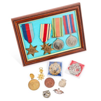 Lot 30 - A GROUP OF MILITARIA
