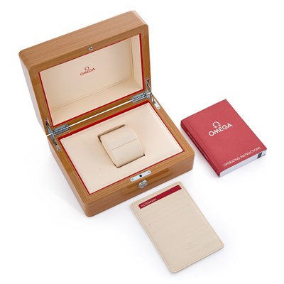 Lot 120 - AN OMEGA WATCH BOX